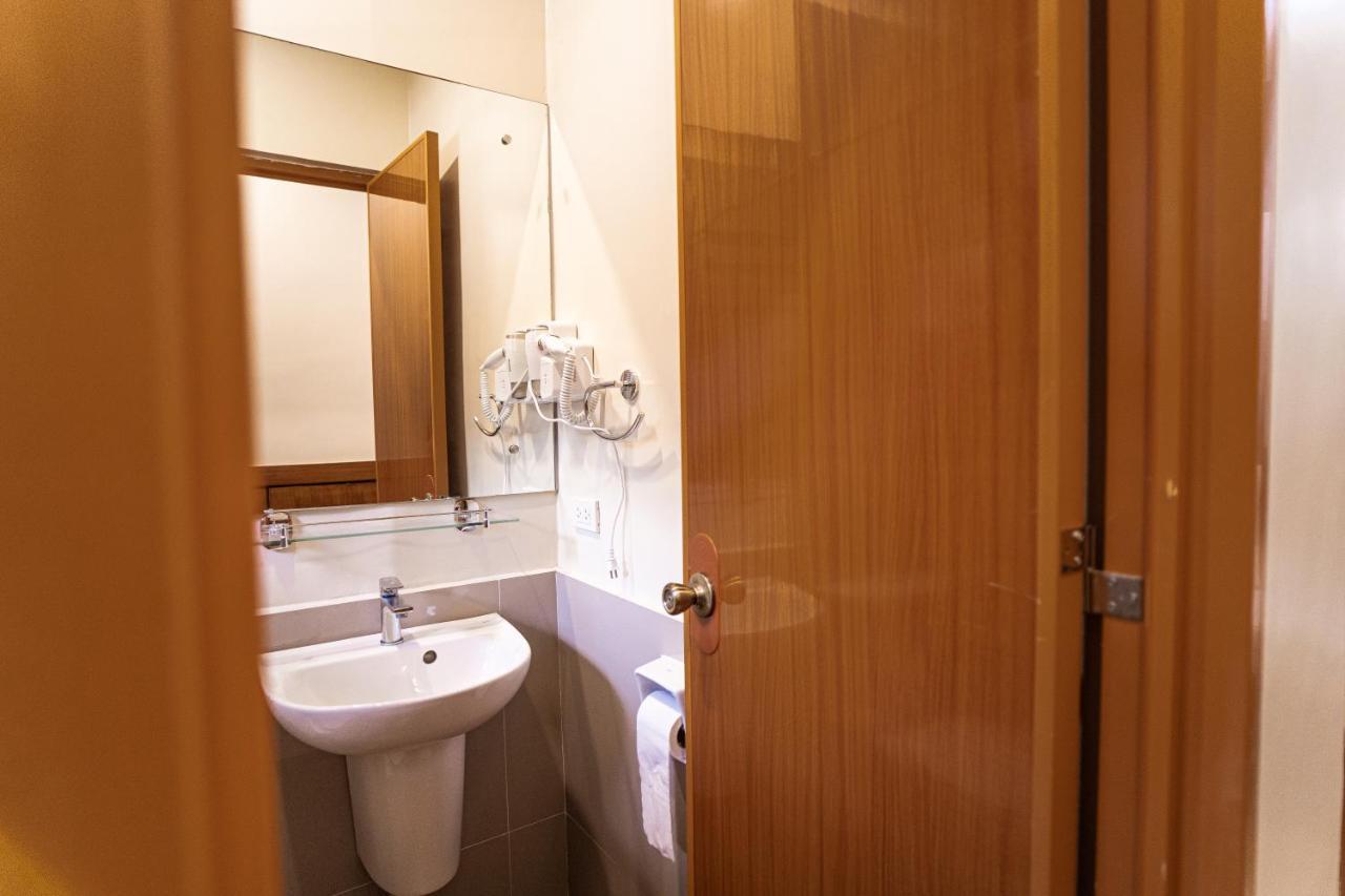 Marieli Suites Near Panglao International Airport ภายนอก รูปภาพ